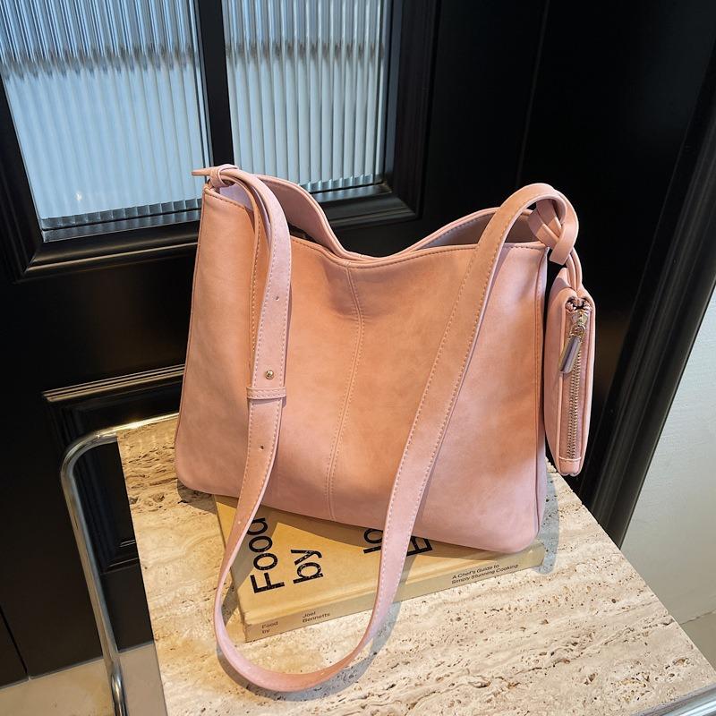 Bag women's new niche women's messenger bag bucket bag fashionable versatile large-capacity shoulder armpit bag