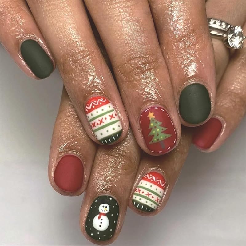 Cute Snowflake Deer Fake Nails Short Square Christmas Press On Nails with Heart Glue On Nails Glossy Winter Xmas Acrylic Stick On Nails for Women DIY