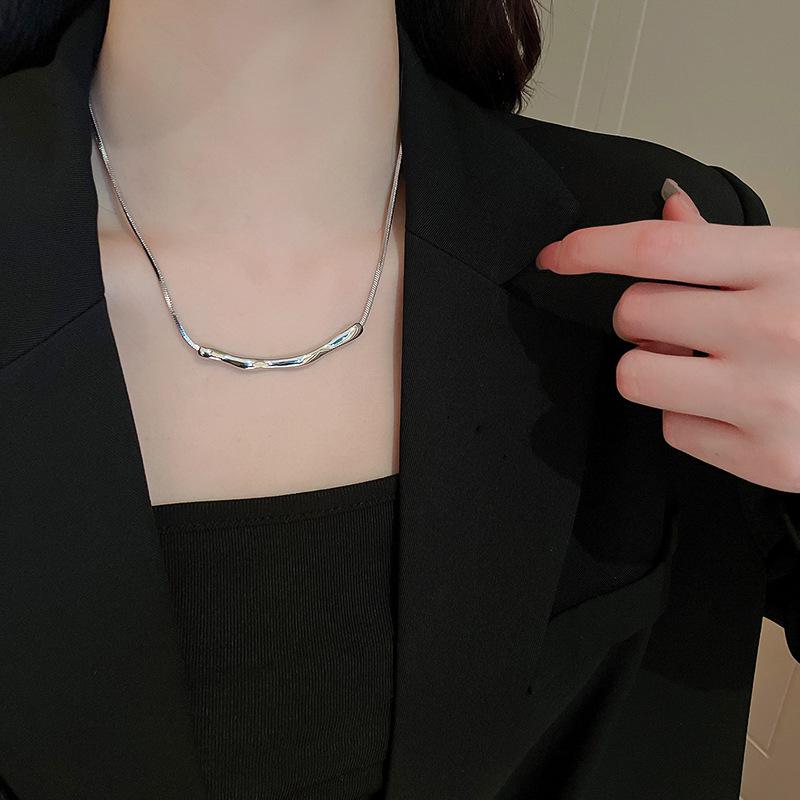 Minimalist Multi-Layer Stackable Clavicle Necklace - Trendy, Versatile Design for Women