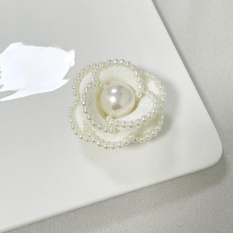 Camellia Pearl Brooch: Elegant Women's High-End Pin Accessory