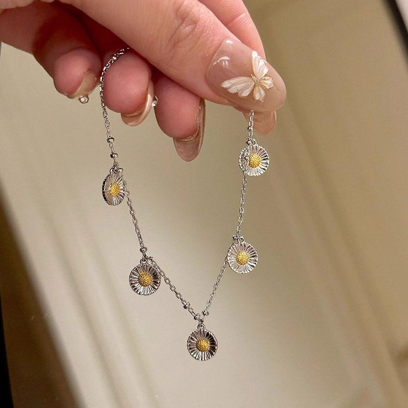 

Charm yellow daisy bracelets for women fresh summer style layered fashion exquisite and high-end bracelet party silver jewelry 17-20cm