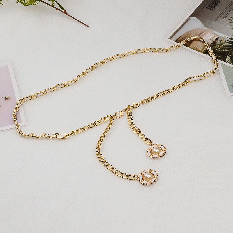 

Шикарная поясная цепочка с камелией - Ретро черно-белый ремень для женщин белый