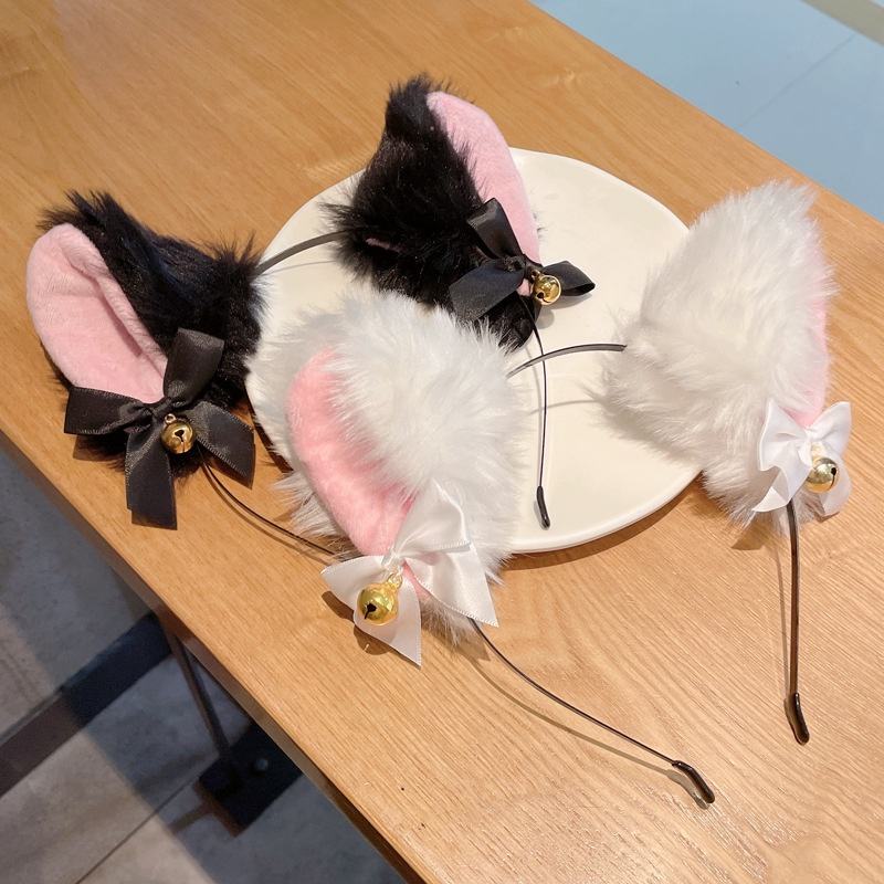 A set of 2 adorable cat-ear headbands and a bell-adorned collar, perfect for women and girls at Halloween, birthday parties, or costume parties