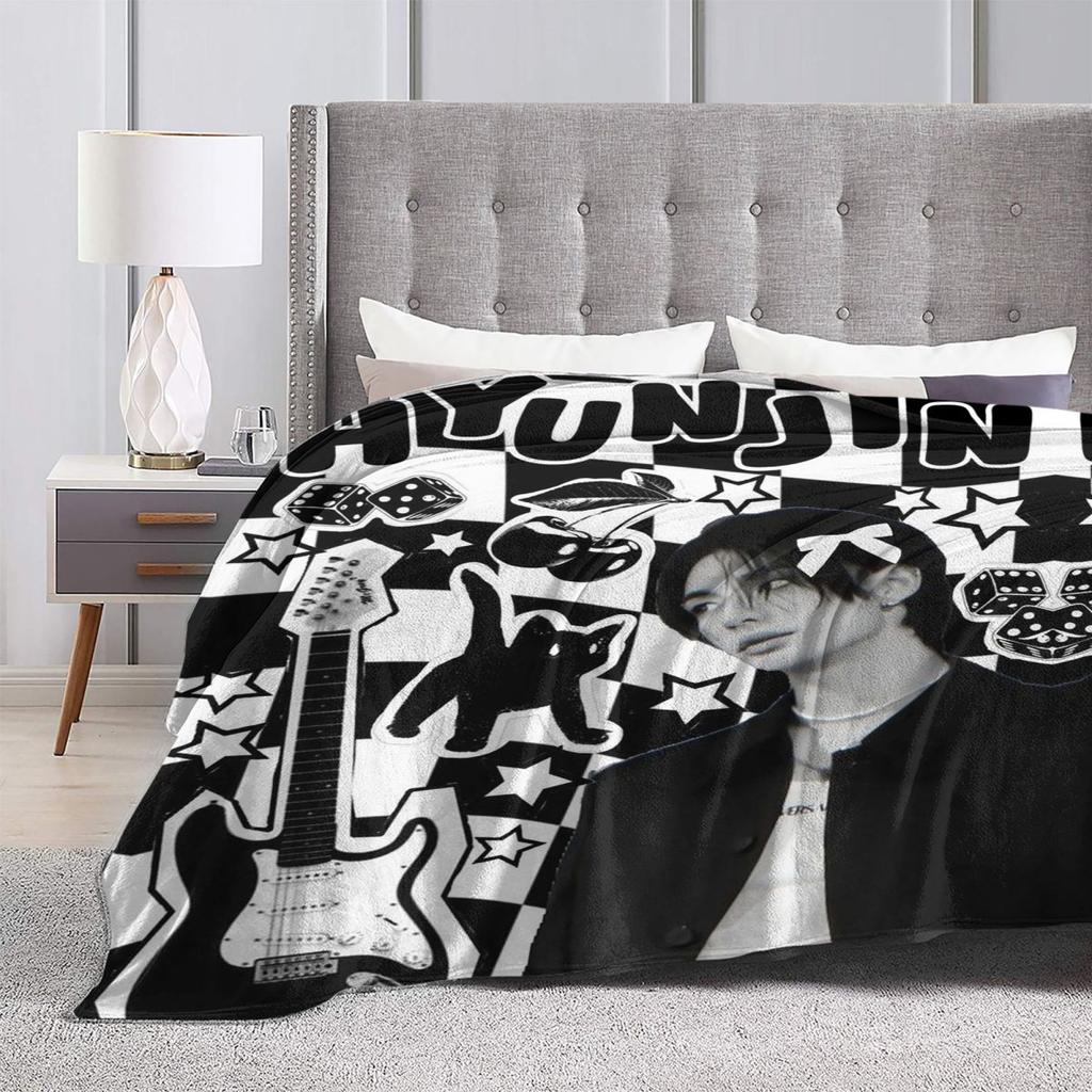 Hyunjin Collage Blankets Soft Warm Flannel Throw Blanket Bedding for Bed Living Room Picnic Travel Home Couch