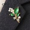Alloy Flower Brooch Pin, Plant Shape Lapel Pin with Green Leaf Design, Imitation Pearl Rhinestone Combination Stable Buckle for Daily Commuting