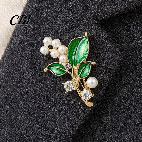 Alloy Flower Brooch Pin, Plant Shape Lapel Pin with Green Leaf Design, Imitation Pearl Rhinestone Combination Stable Buckle for Daily Commuting