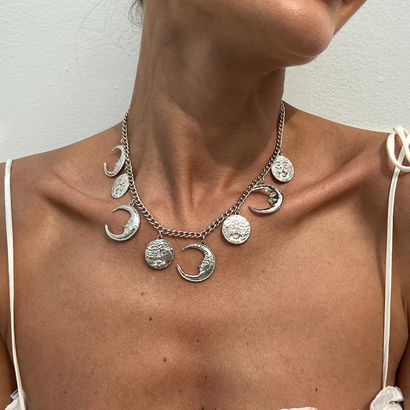 

Bohemian Irregular Chain Necklace for Women Summer Beach Vacation Moon Conch Pendant Choker Necklace Y2K Jewelry