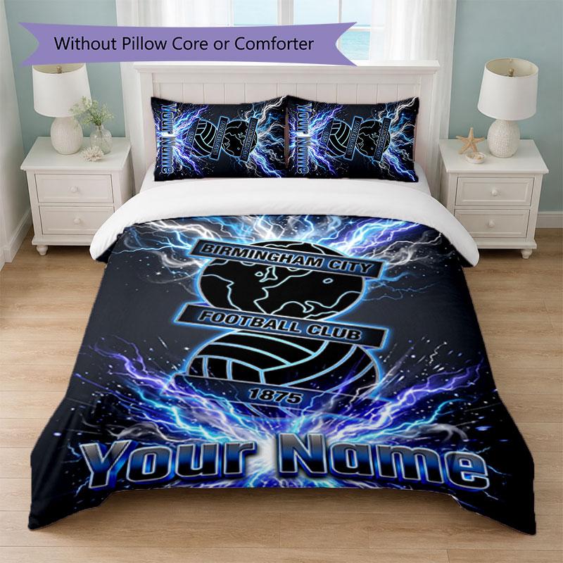 BIRMINGHAM CITY Piłka Nożna Personalizowany Tekst z Nazwą Pościel 1 Poszewka na Kołdrę + 2 Poszewki na Poduszki Logo Piłkarskie Spersonalizowany Prezent na Specjalną Okazję Wystrój Sypialni