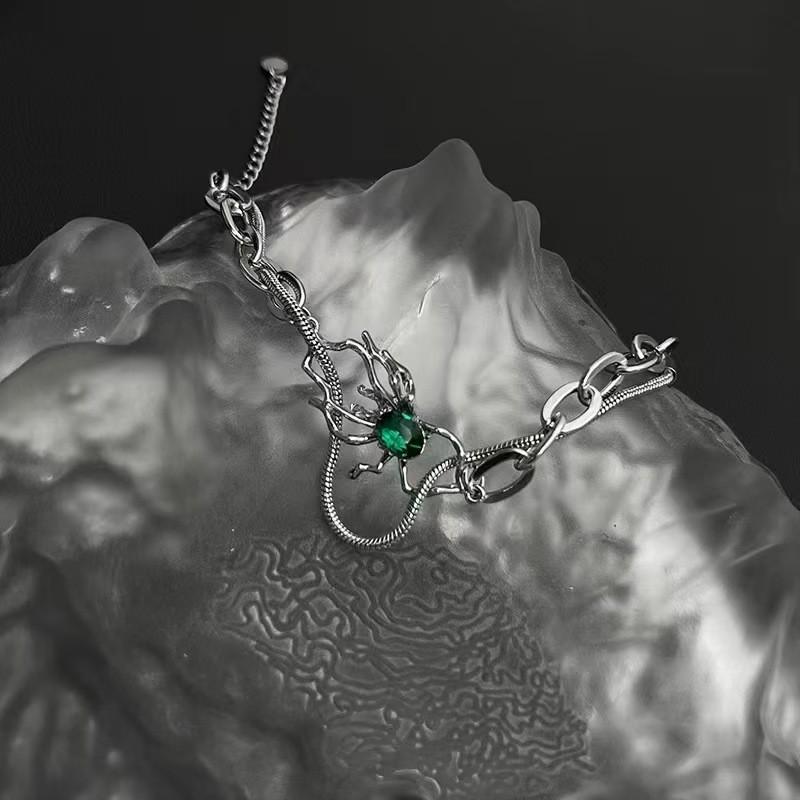 Contemporary Spider Hand Chain Bracelet Crafted From High-quality Stainless Steel