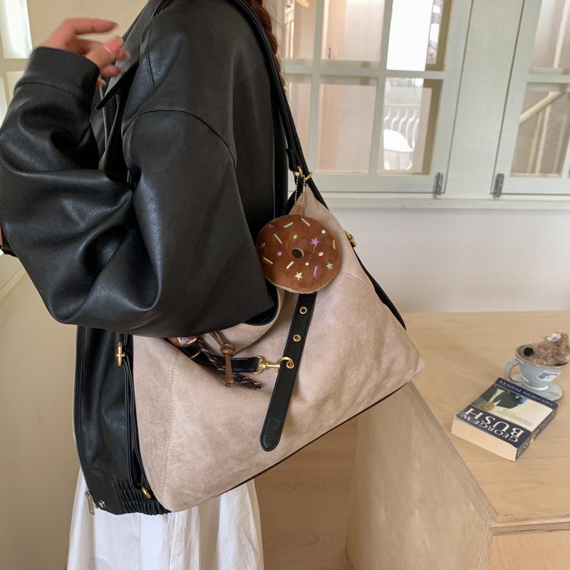 Korean Version of Women's Bags 2025 Autumn and Winter New Fashion Trend Backpack Shoulder Messenger Bag Large Capacity Commuter Tote Bag