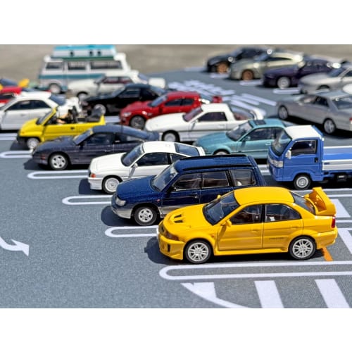 TOMYTEC Tomicarama Vintage 1/64 Scale 13a Daikoku Parking Area Mat B (Includes Toyota Chaser 2.5 Tourer V 1998 Model) Rubber Mat + ABS Resin and Acryl