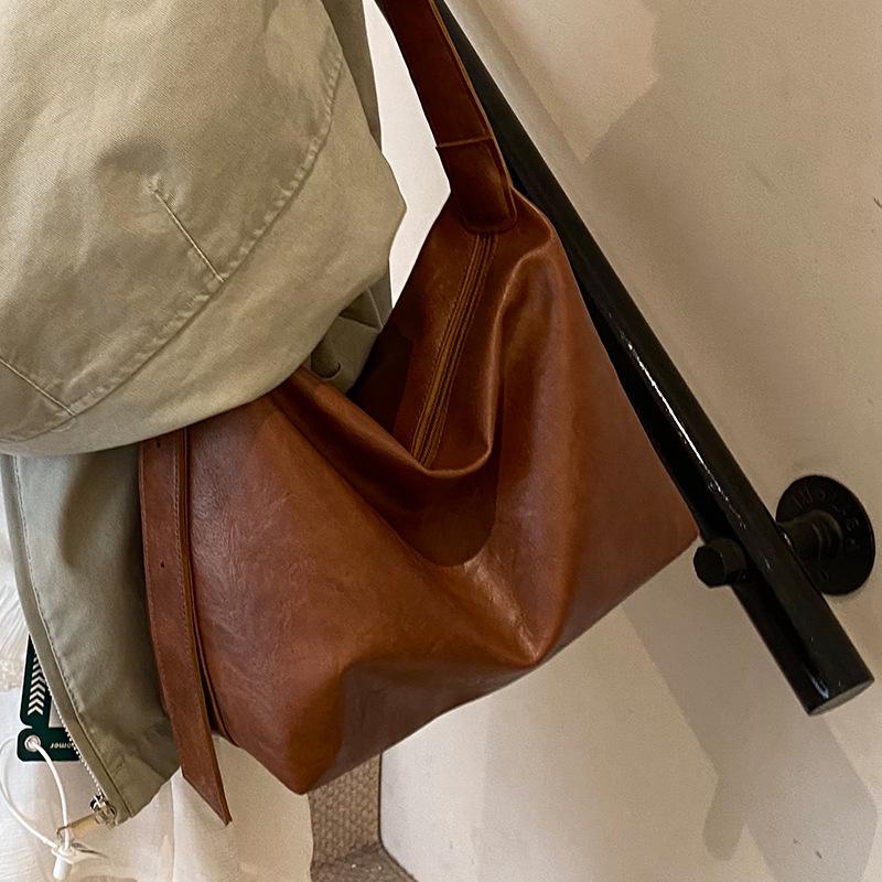 Large Capacity Commuting Bag for Women New Fashion Retro Soft Pitot Bag Autumn and Winter Trendy Broadband Crossbody Bag