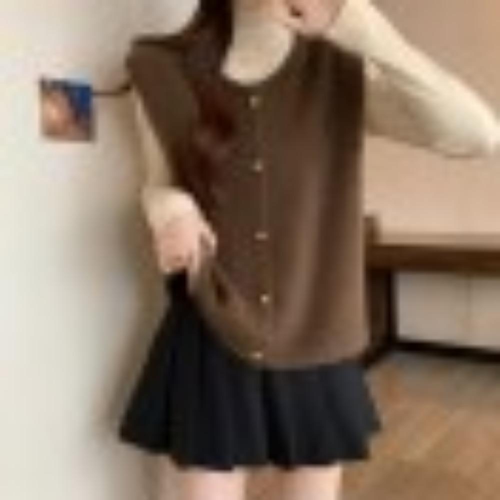 A Stylish Round-neck Single-breasted Knitted Vest for Women To Layer In Autumn and Winter Is A Versatile and Laid-back Style Cardigan