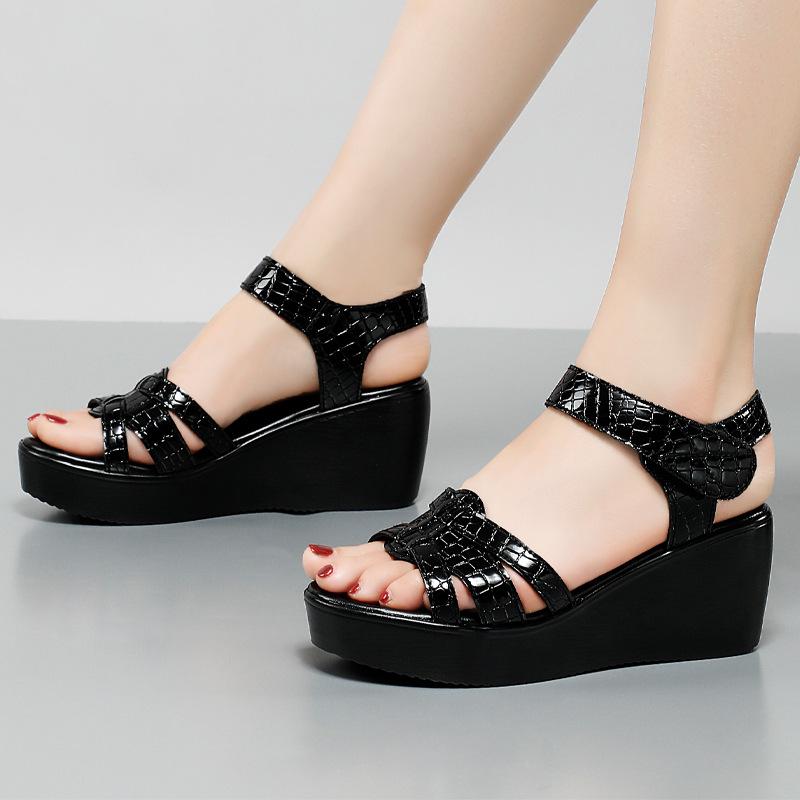 Fashion Fashion Patent Leather Shoes Women's Platform Wedges Sandals 2024 Summer Open Toe 6cm High Heels Sandals  Mom Beach Shoes