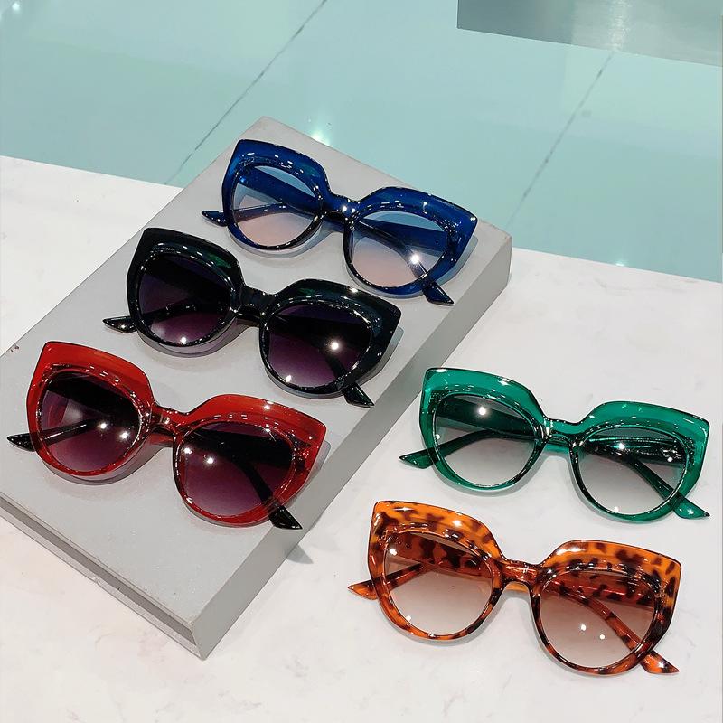 Retro UV400 Cateye Sunglasses Oversized Black Frame Women Summer Shades Female Fashion Glasses