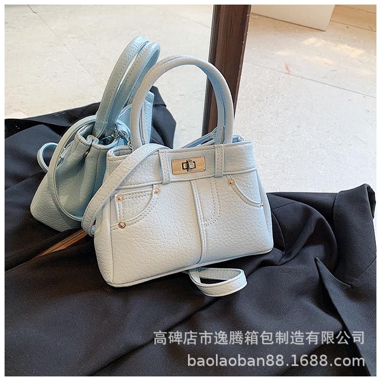 

Модная супер пожарная нишевая дизайнерская сумка женская 2024 новая популярная универсальная сумка-мессенджер портативная маленькая квадратная сумка синий