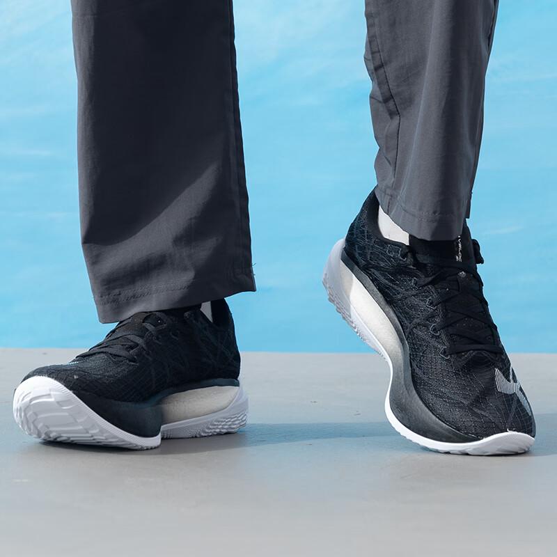 Under Armour Unisex All-Season Running Shoes 3027205-004