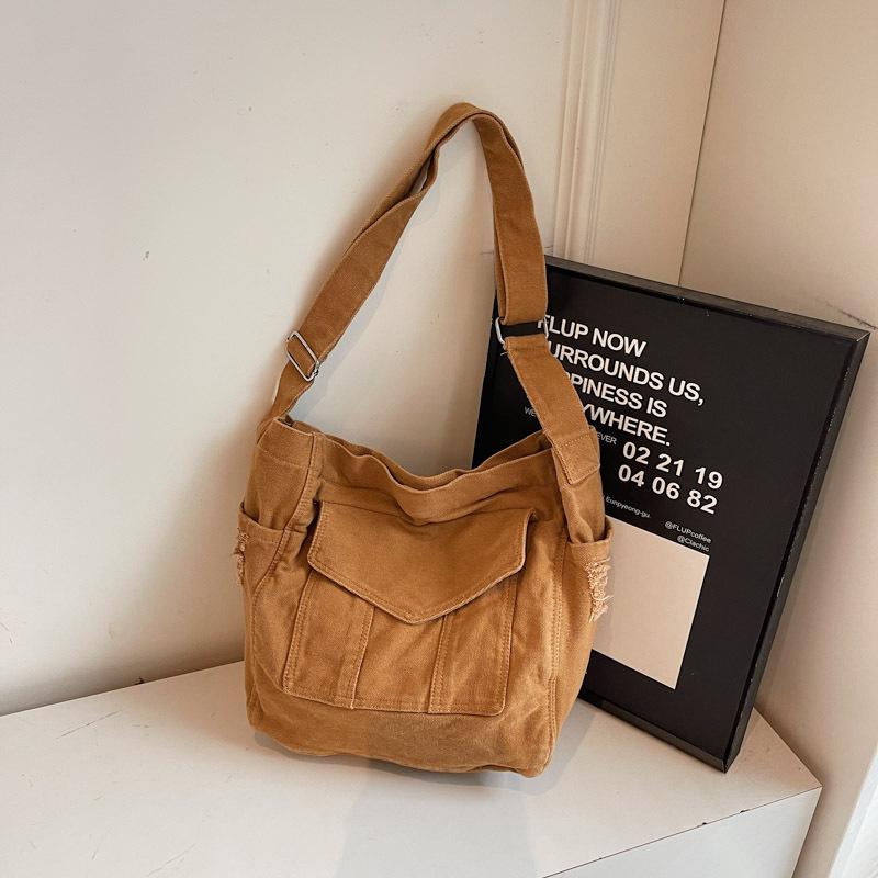 Fashion Texture Personalized Shoulder Bag Large Capacity Messenger Bag Commuter Student Tote Bag Simple Tutoring Bag