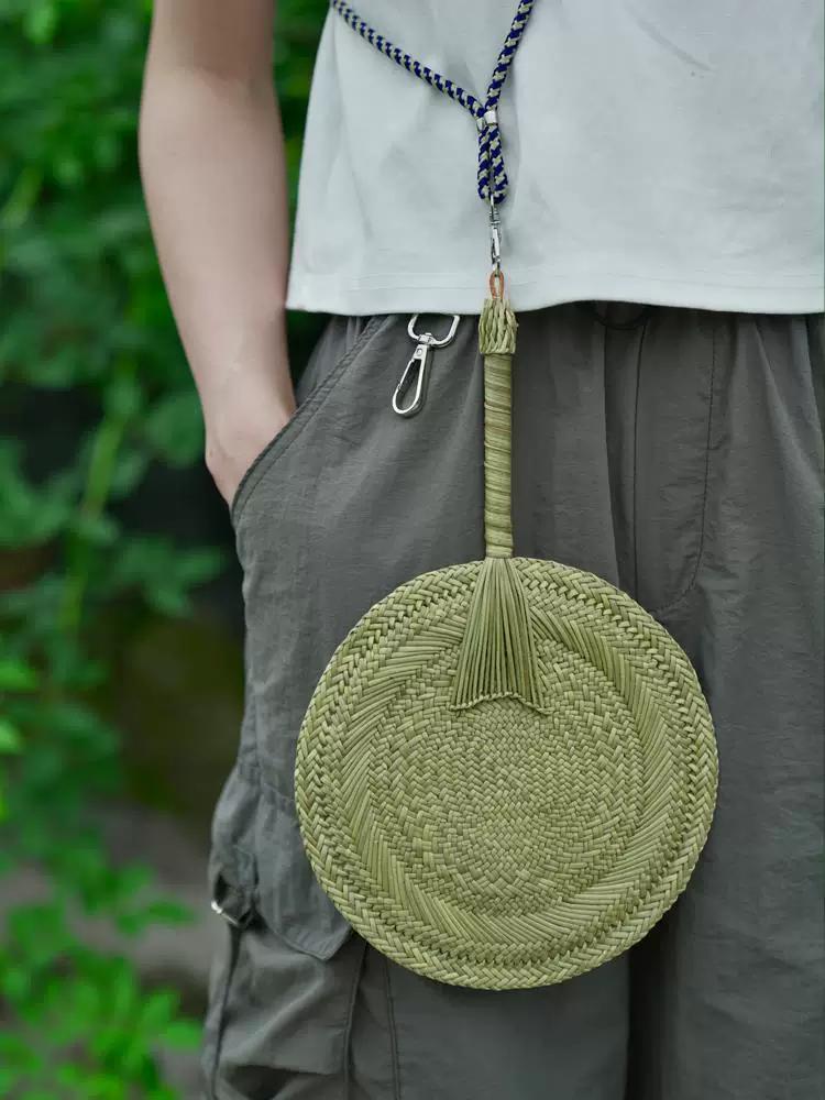 Six-Door Gate City-Style Hand-Woven Straw and Bamboo Fans, Handmade Old-Fashioned Mosquito-Repelling Traditional Round Fans with a National Style
