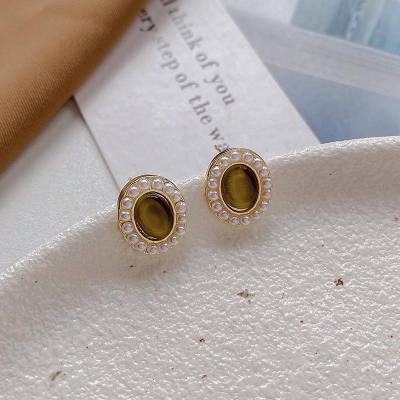 French Retro Palace Style S925 Silver Pearl Earrings – Niche Design, High-End Light Luxury 