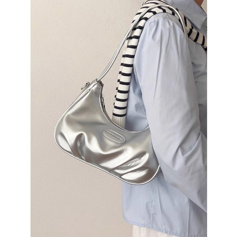 Niche Texture Underarm Bag Autumn and Winter Messenger Bag High-end Cloud Silver Crescent Bag Women's Shoulder Bag