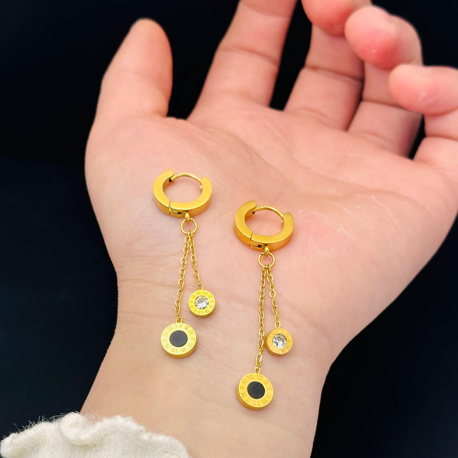 

Серьги-гвоздики с римским узором, новые высококачественные женские невыцветающие темпераментные простые длинные серьги.