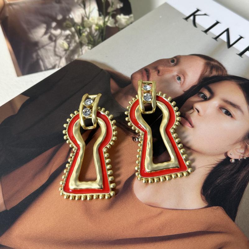 Retro Niche Unique Personalized Key Keyhole Earrings Temperament Advanced Sense Catwalk Versatile Earrings