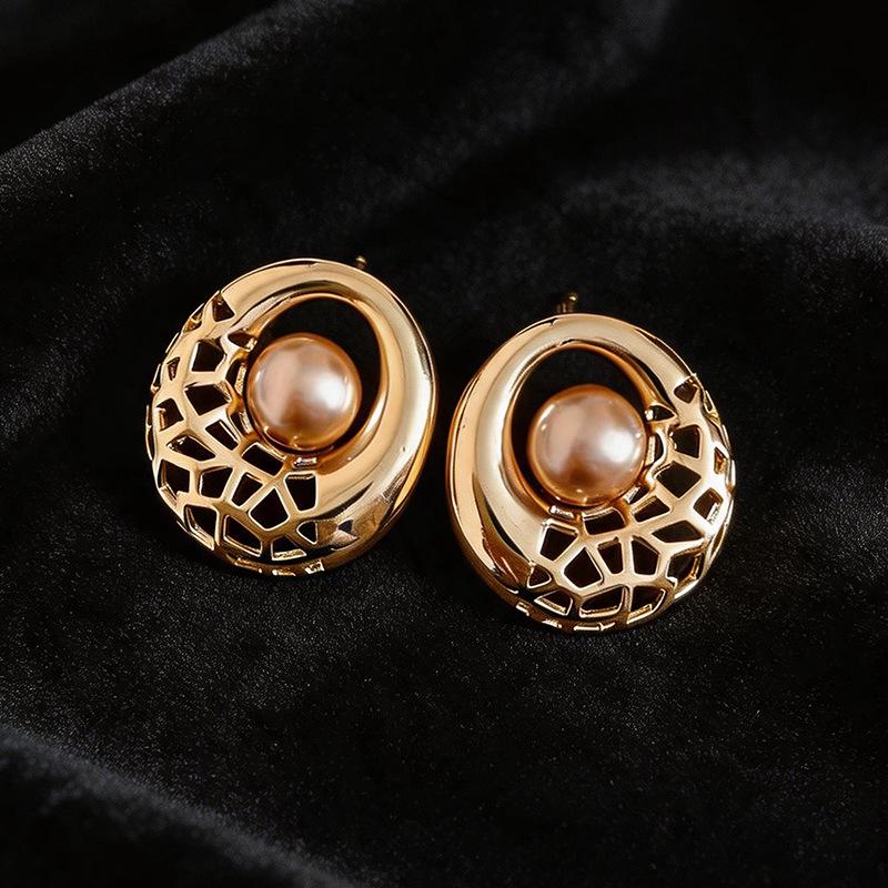 Silver Needle Metal-Style Pearl Round Hollow Stud Earrings: Niche Design for Women