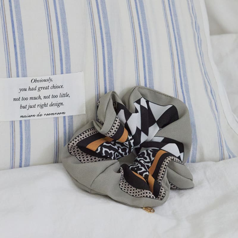 ANA MAISON Space for A Big Hair Scrunchie