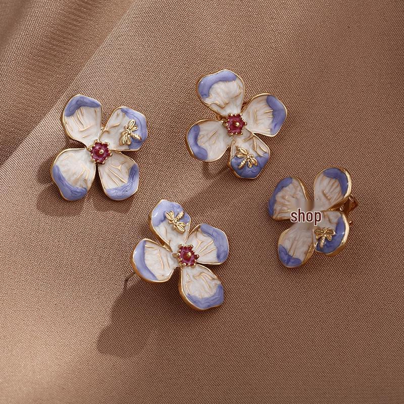 

Violet Bee Flower Style S925 Silver Stud Earrings for Women