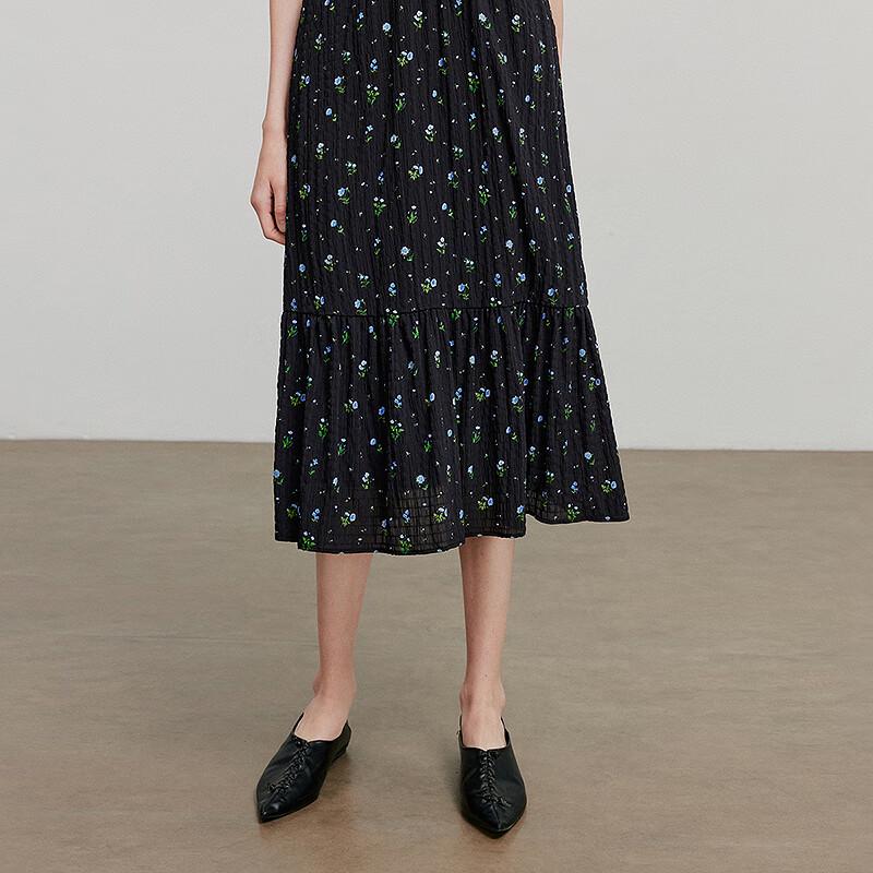 Chuyu V-Neck Pleated Floral Midi Dress