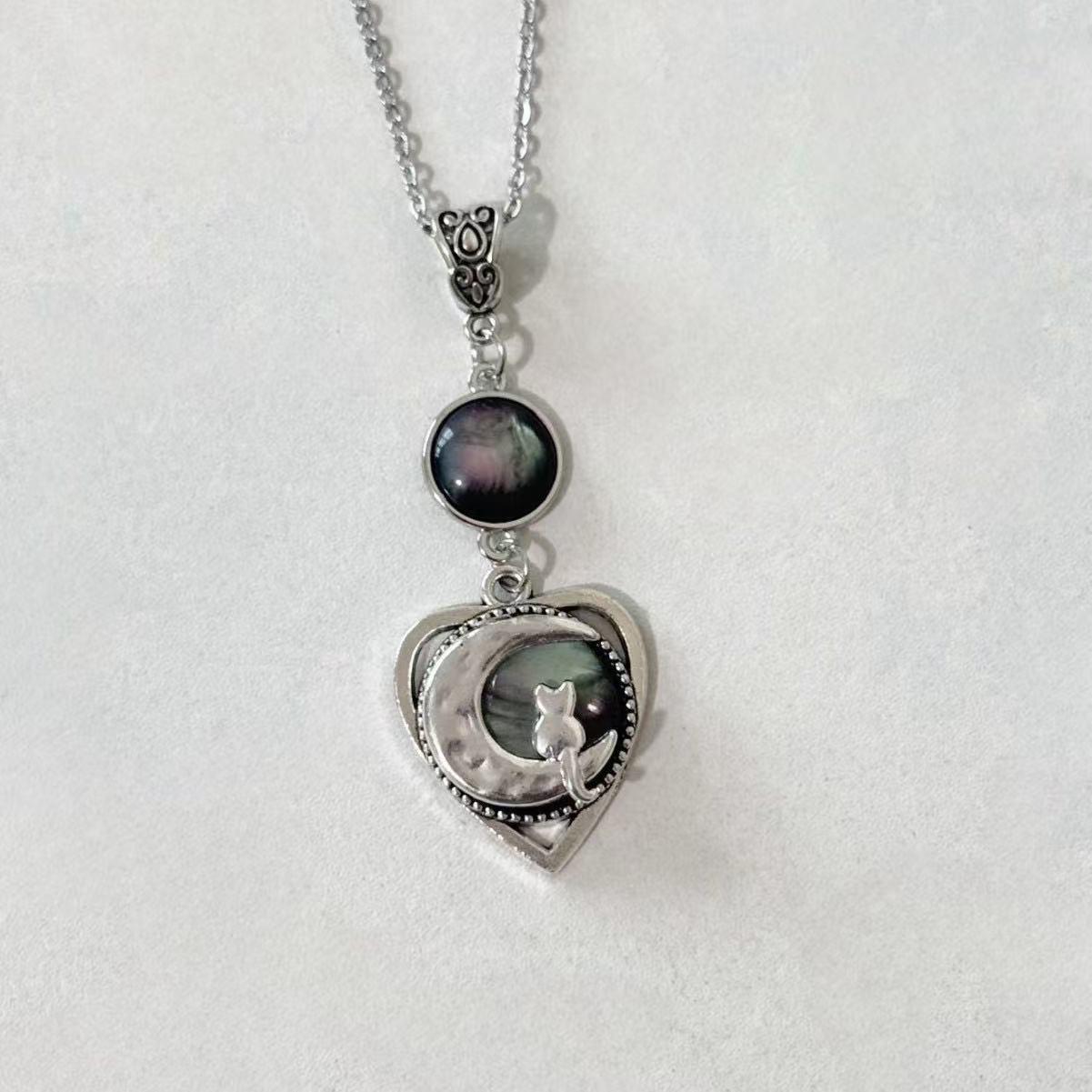 Парный кулон для кошек  Луна и Сердце  с инкрустированными бриллиантами чёрный