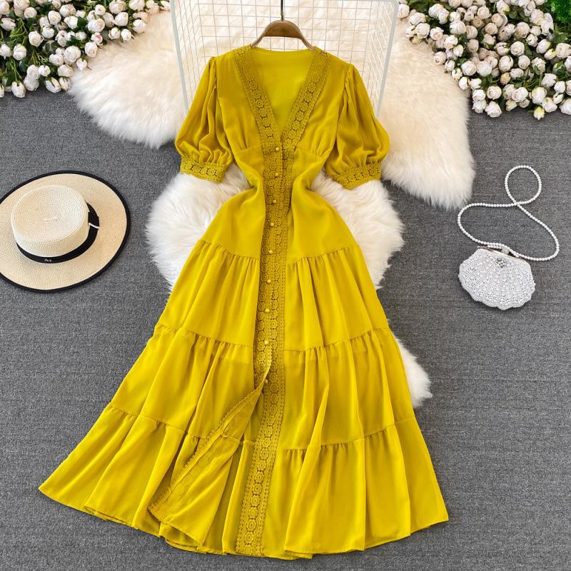 Seaside vacation desert big swing dress travel Bali beach dress super fairy V-neck lace lace dress summer