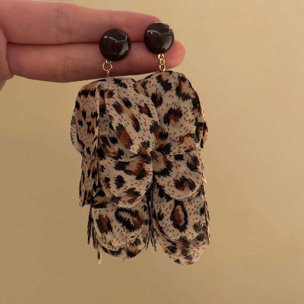 Maillard Coffee Color Amber Earrings Women's Autumn and Winter High-end Commuter Style Earrings Light Luxury Niche Design Earrings