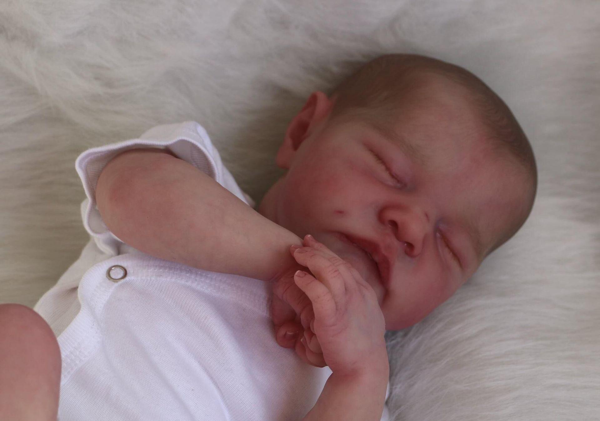 19-inch Levi Reborn Baby Doll - Realistic Simulation Toy Cloth Body