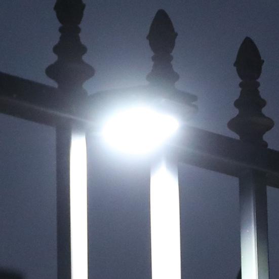 Solar-Bewegungssensor-Wandleuchte Energiesparende wiederaufladbare Solarlampe Wasserdichte Clip-On-Außenleuchte für Garten Terrasse Weg