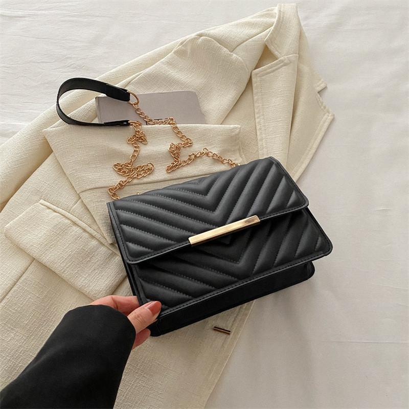 Fashionable And Chic Summer Women's Small Shoulder Bag With Trendy Chain Strap In Multiple Colors