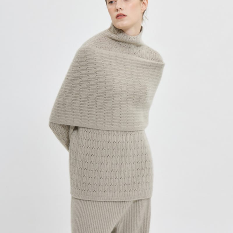 a HAUTE BABY RACCOON YARN KNIT SCARF (WARM BEIGE)