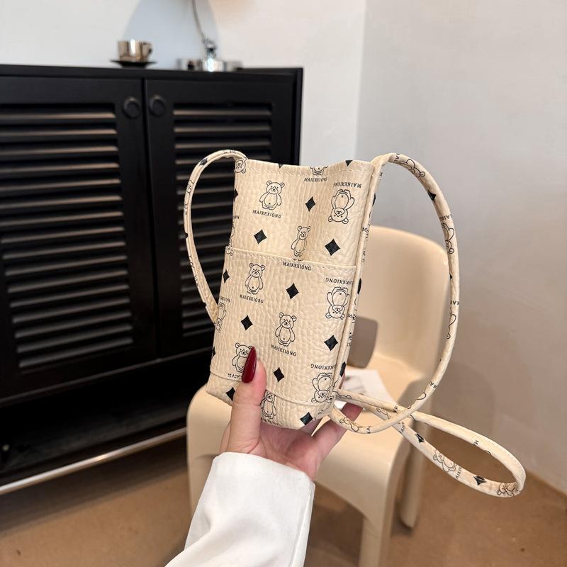 Korean Version of Popular Women's Shoulder Bag Cute Bear Foreign Gas Printing Bucket Bag 2025 New Mini Mobile Phone Bag Women