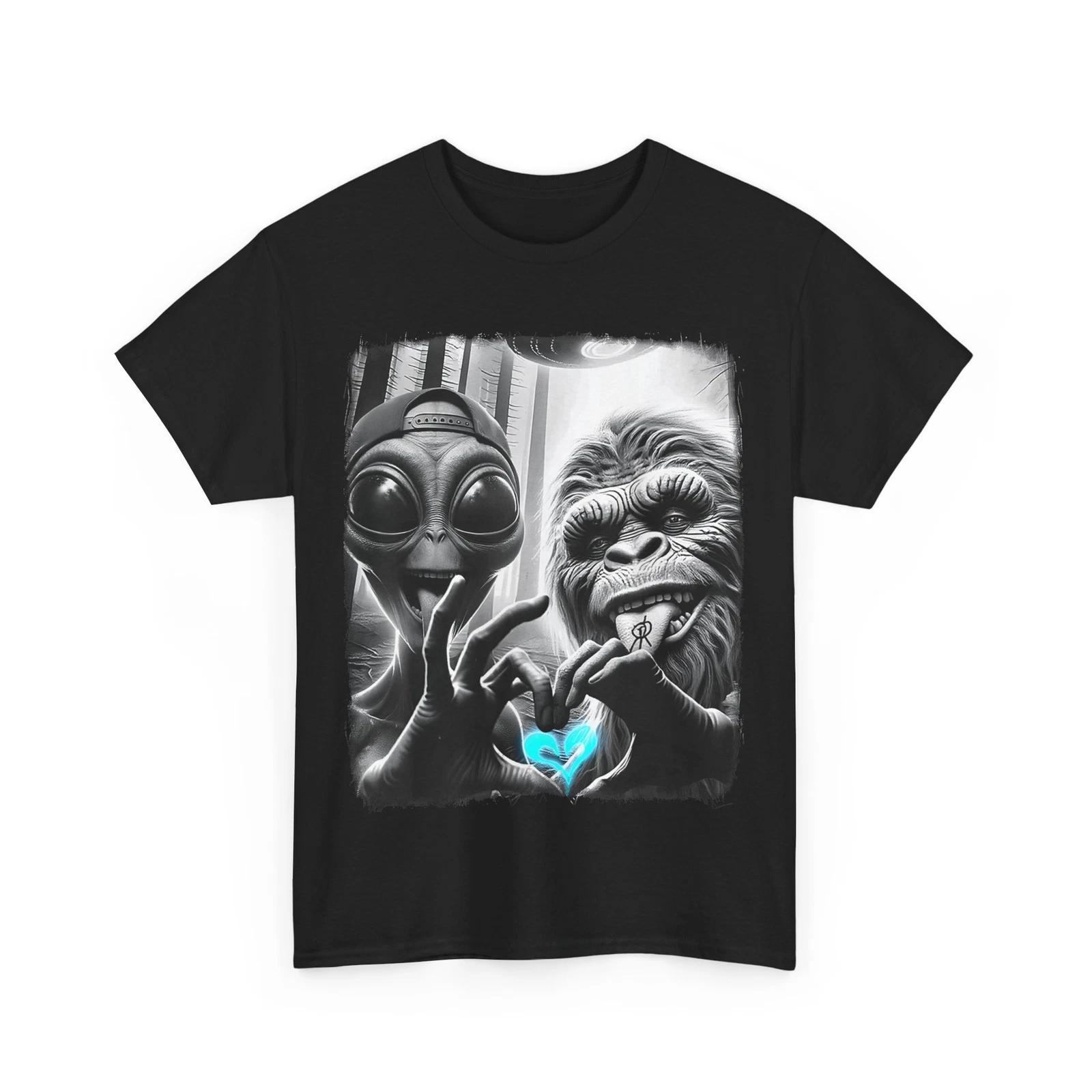 Bigfoot Sasquatch Alien Lovefest Love Hand Sign 0LTD4V T shirt 3XL