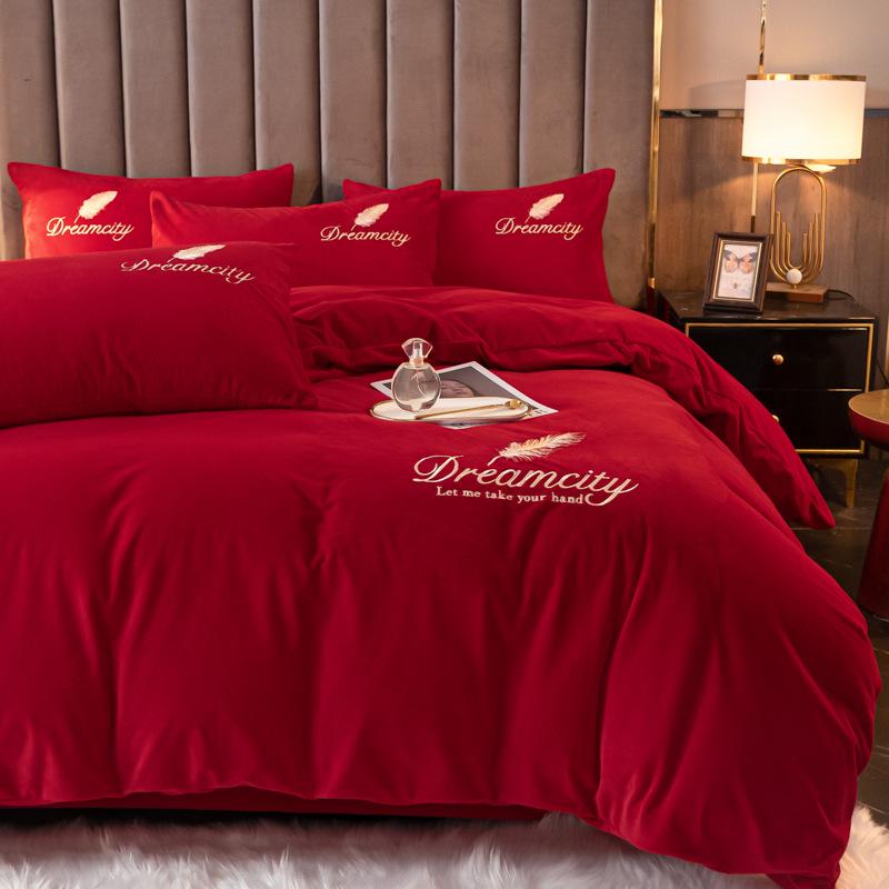 Plush Coral Fleece Winter Bedding Set: Thickened Velvet Duvet Cover, Flannel Bed Sheet, and Pillowcases