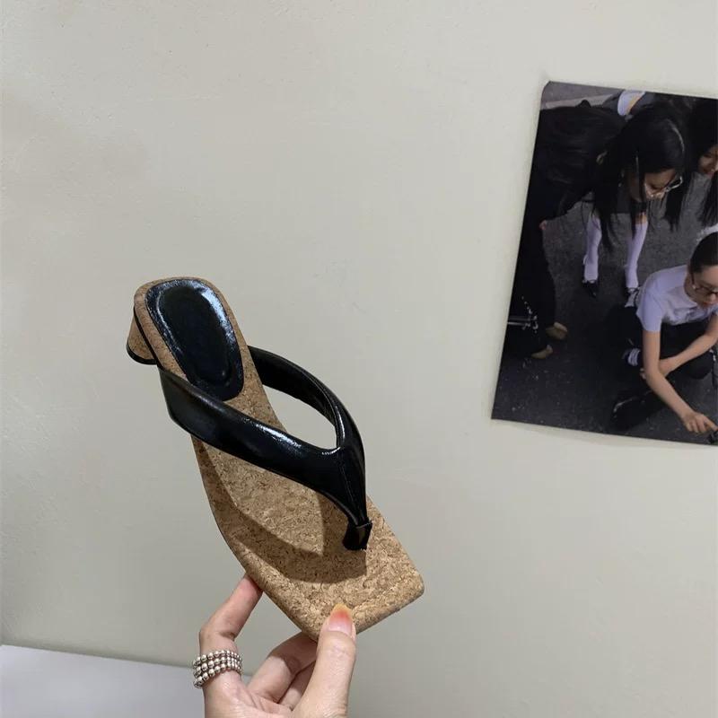 

Женские туфли на высоком каблуке, шлепанцы, сандалии с квадратным носком и перемычкой для пальца, летняя обувь 2025, новые туфли-лодочки на массивном каблуке, повседневные шлепанцы, женские слайды 40 чёрный