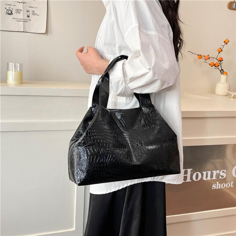 Trendy Bags Large Capacity Tote Bag for Women Fashionable Purse and Handbags Versatile Women Shoulder Bags