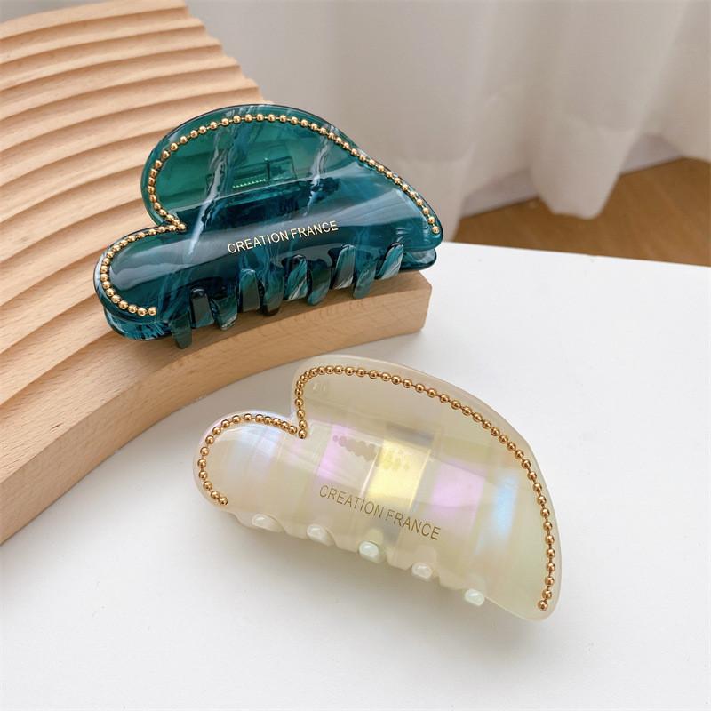 Elegant Handcrafted Gradient Acetate Hair Claw Clip With Heart Design For Fashionable Women