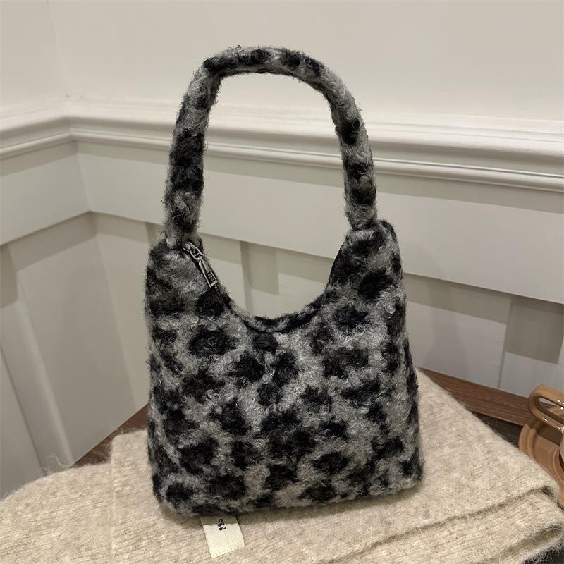 

Корейская версия ins нишевый дизайн чувство весна новый леопардовый принт мода личность для поездок на работу шоппинг темперамент наплечная сумка чёрный