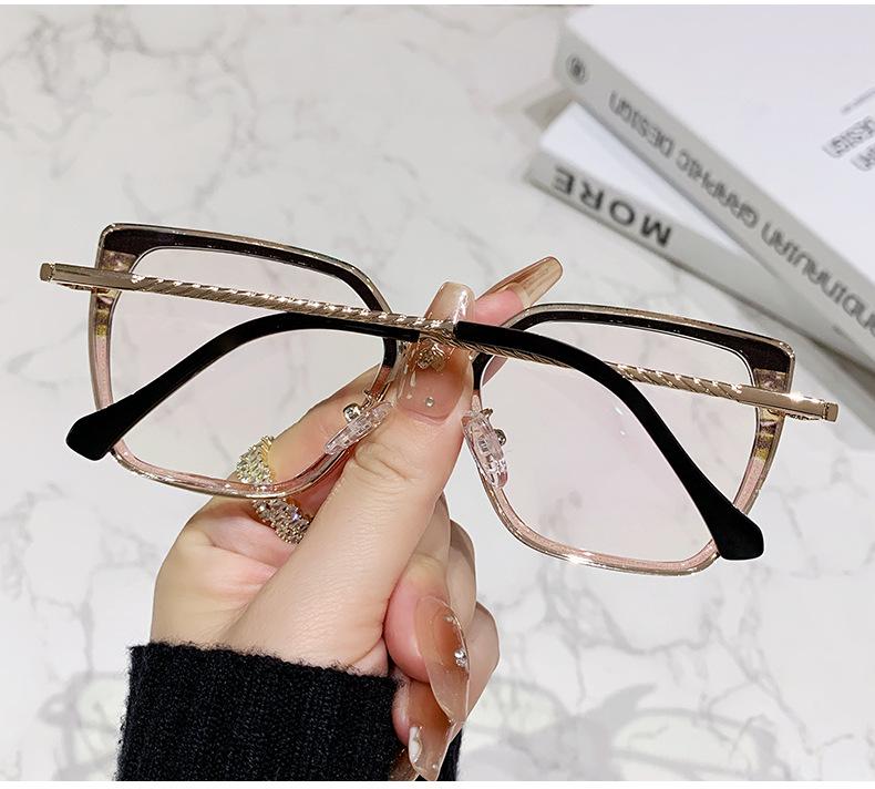 Trendy Anti-Blue Light Eyeglass Frames - Photochromic Makeup Glasses for Students & Internet Celebrities