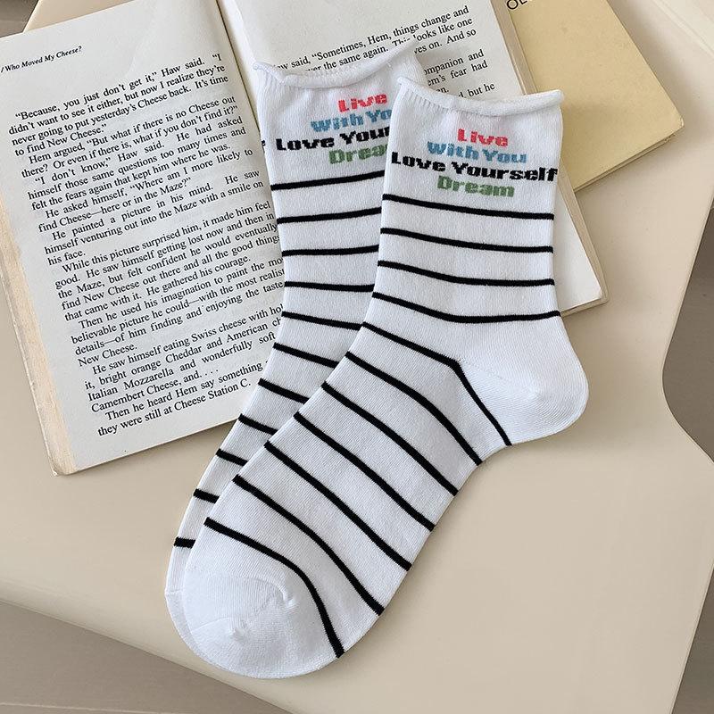Women's Sports Mid-calf Socks, Cotton Mid-calf Long Calf with Horizontal Stripes and Rolled Fringes, Casual Socks for Autumn and Winter