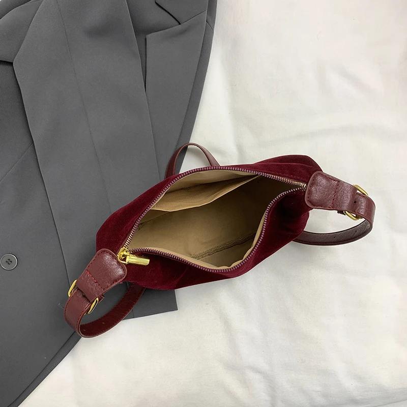 Retro feminine bag with advanced texture  versatile underarm  niche design  new fashion saddle bag