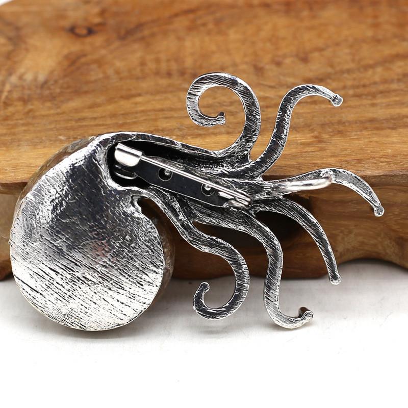 Marine Animal Shell Brooch With Handmade Metal Design For Fashion Accessories