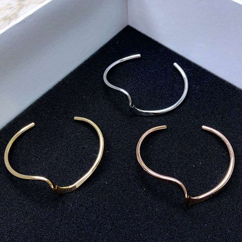 Cold Wave Pattern Bracelet - A Unique and Versatile Design for Women, Featuring Simple and Elegant Design On The Opening of The Bracelet